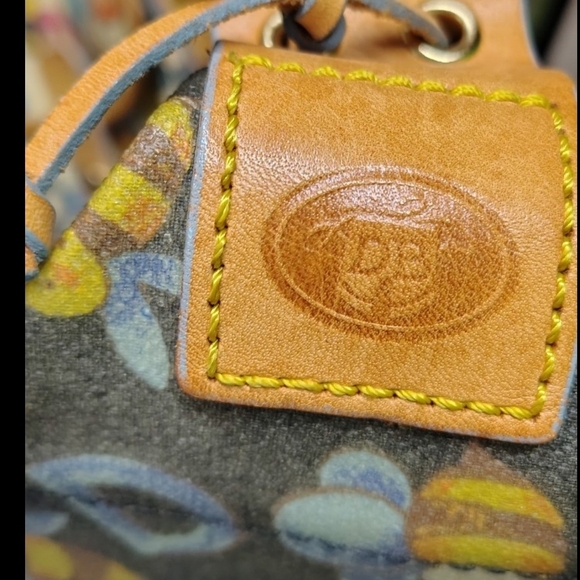 VINTAGE Dooney & Bourke Multicolor Bee Print With Wristlet - Picture 2 of 7